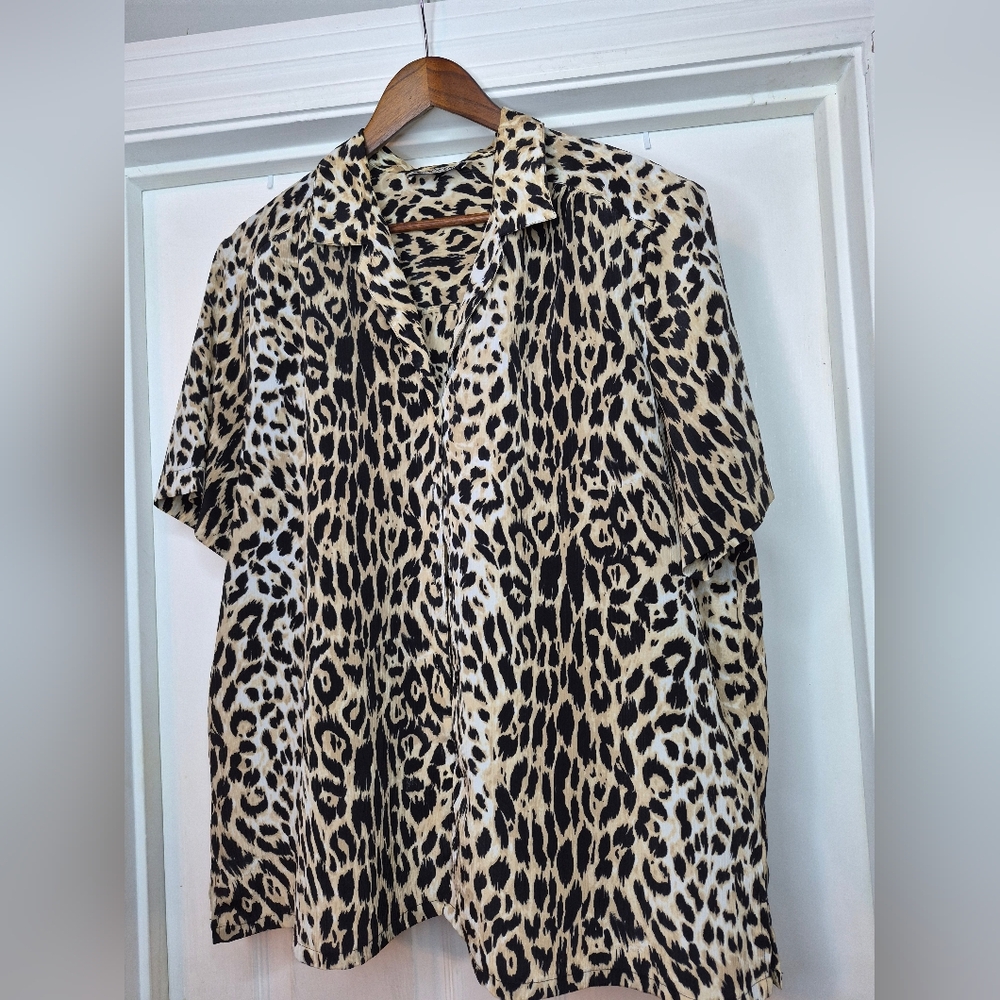 Vintage DonnKenny Leopard Print Button-Up Short Sleeve Blouse